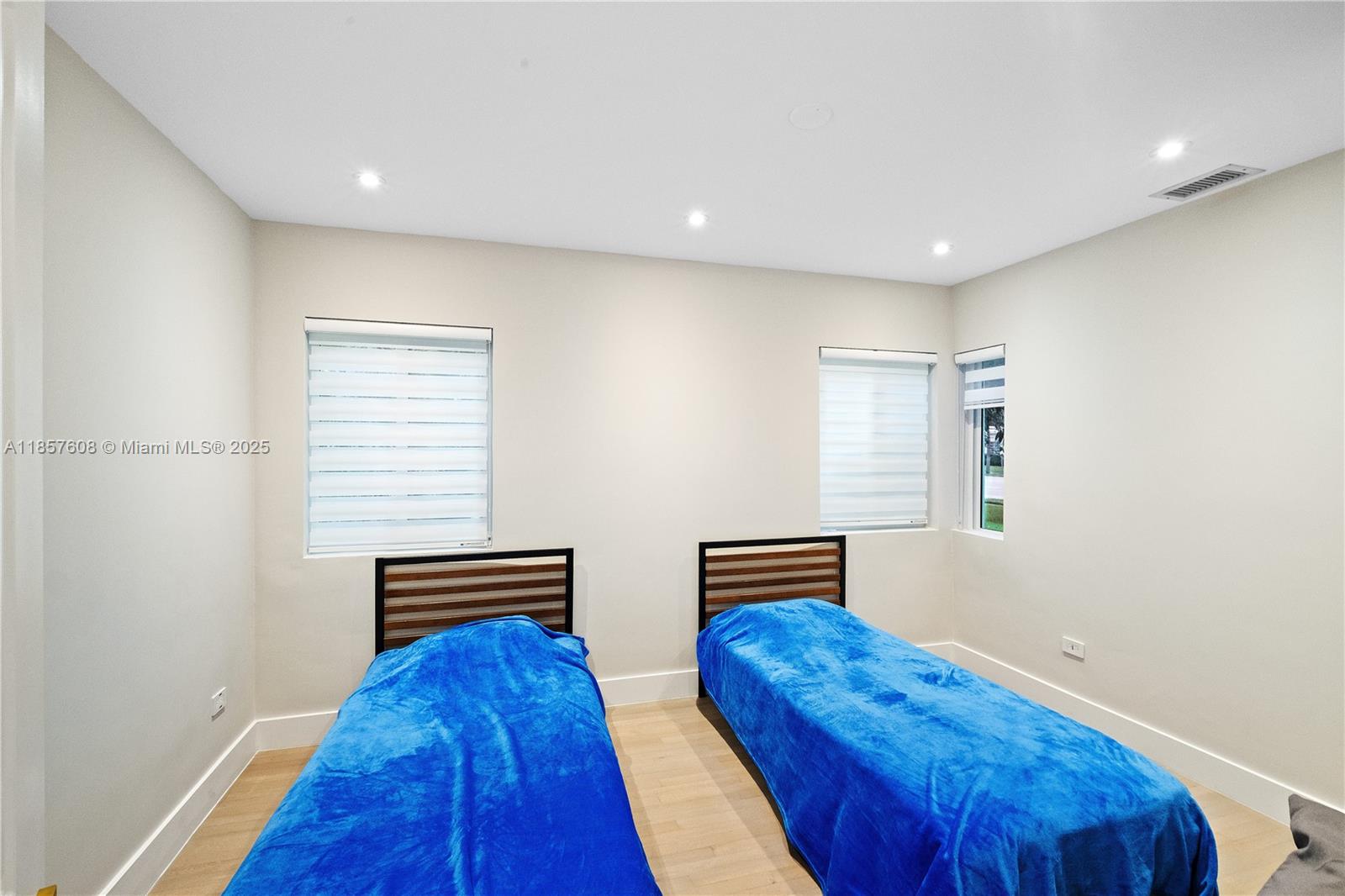 117 4 / 3 2521 sq. ft. $ 2026-01-10 0 Photo