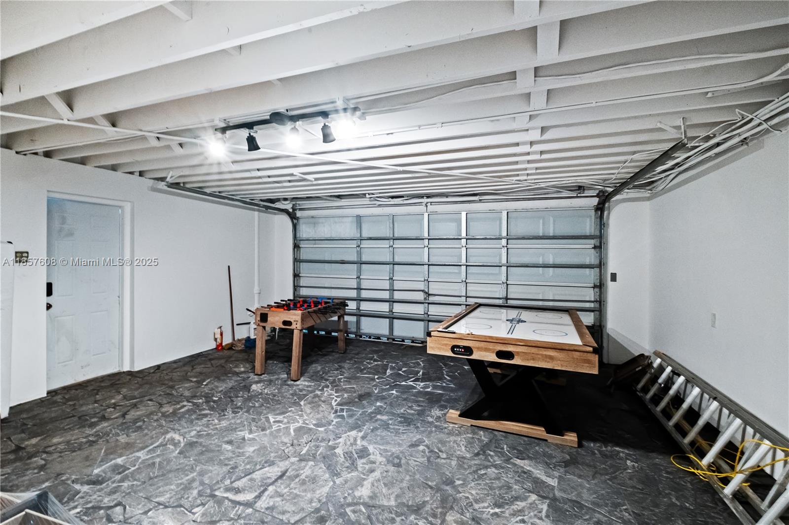 117 4 / 3 2521 sq. ft. $ 2026-01-10 0 Photo