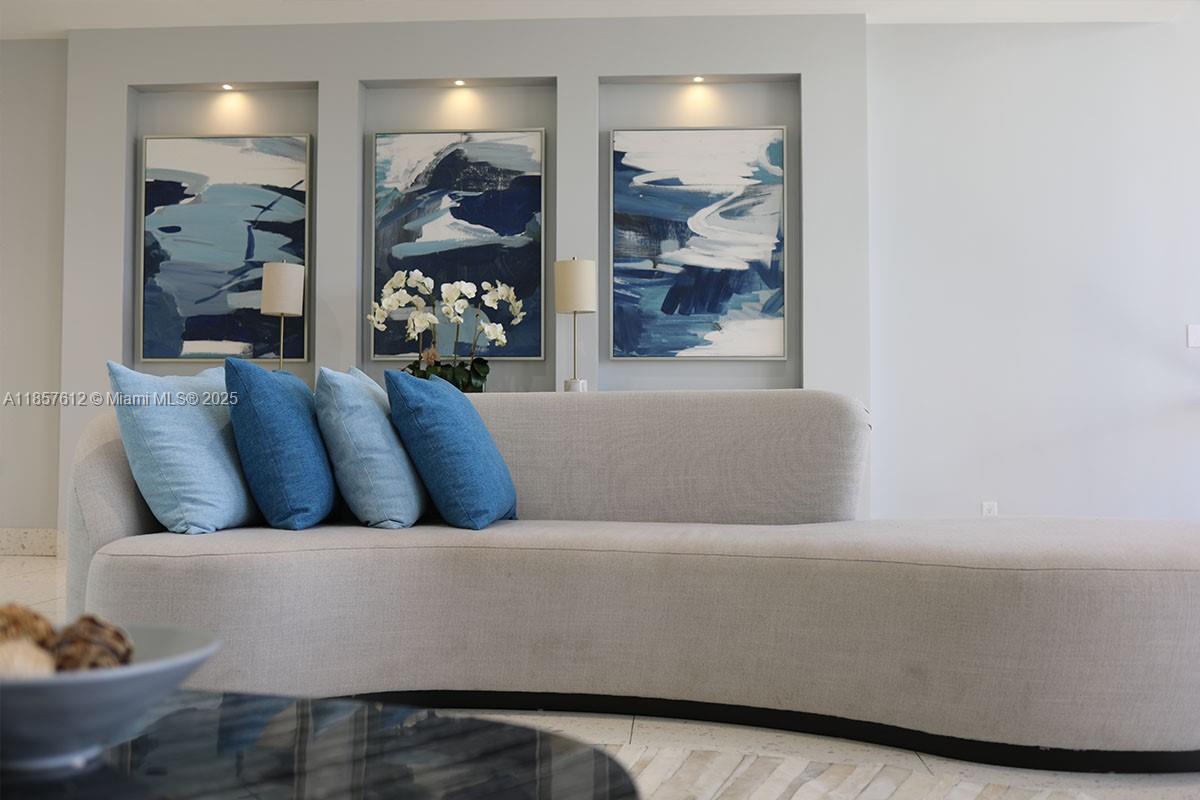 Photo of 20335 Country Club Dr  #1808, Aventura, Florida, 33180 - Entrance lobby