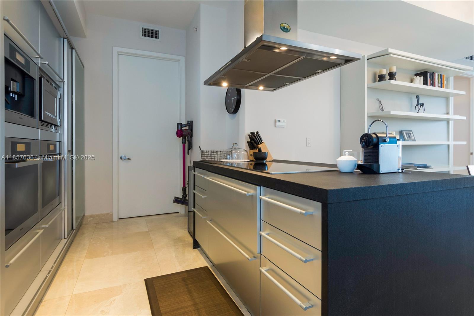 4208 2 / 3 1570 sq. ft. $ 2025-08-12 0 Photo