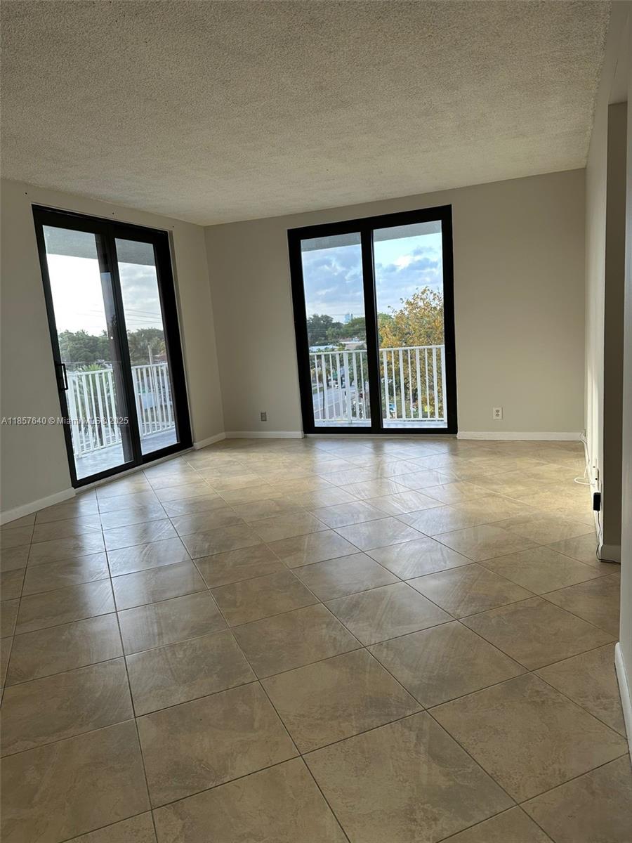 Ver detalles 401 2 / 2 1150 sq. ft. $ 2025-08-12 0 foto