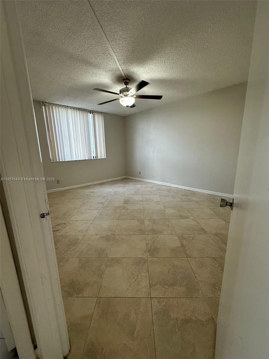 Ver detalles 401 2 / 2 1150 sq. ft. $ 2025-08-12 0 foto