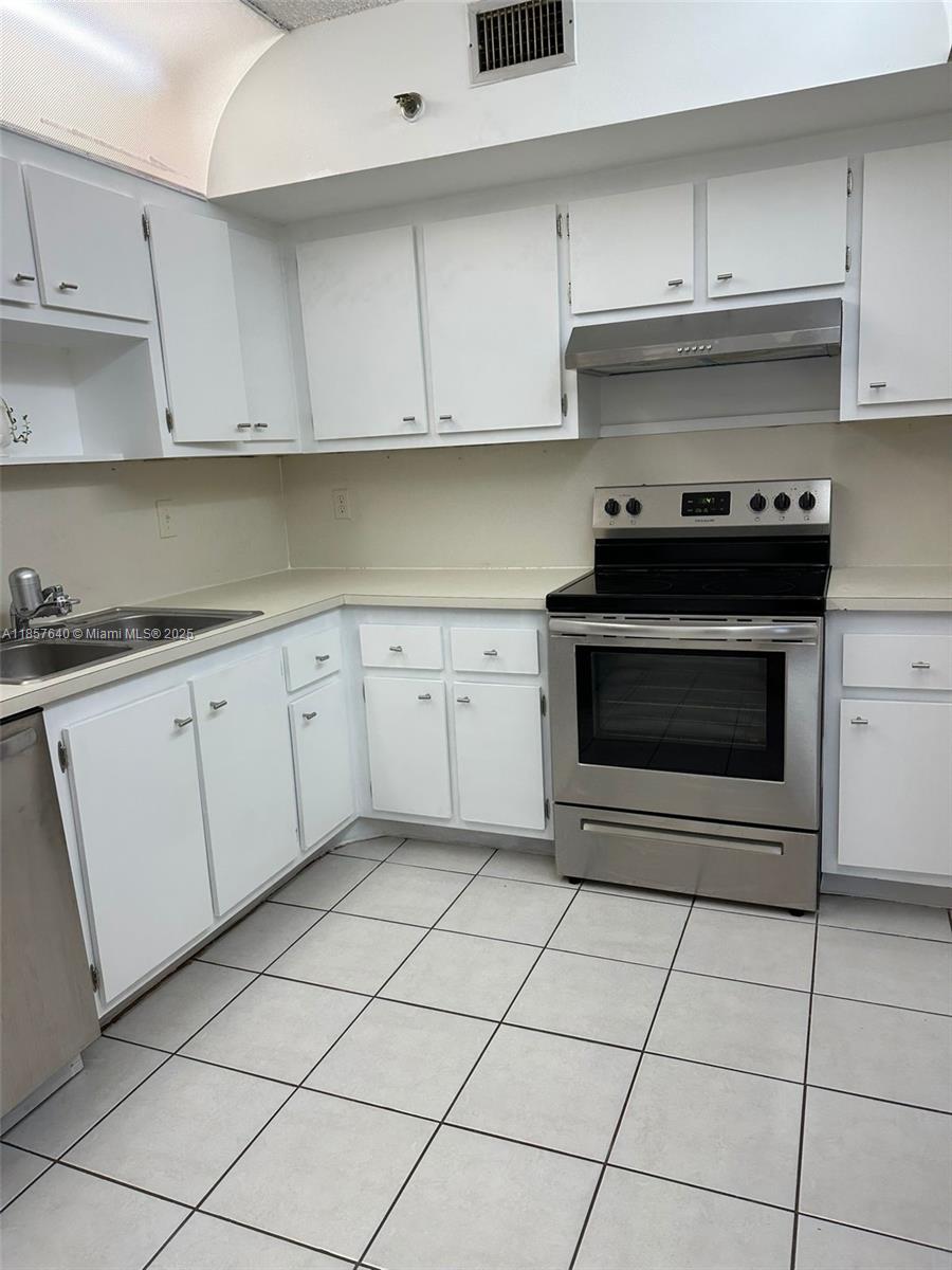 Ver detalles 401 2 / 2 1150 sq. ft. $ 2025-08-12 0 foto
