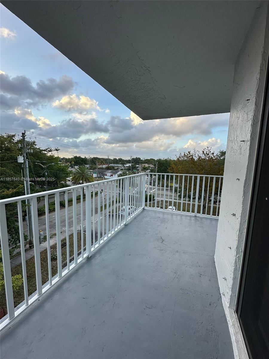 Ver detalles 401 2 / 2 1150 sq. ft. $ 2025-08-12 0 foto