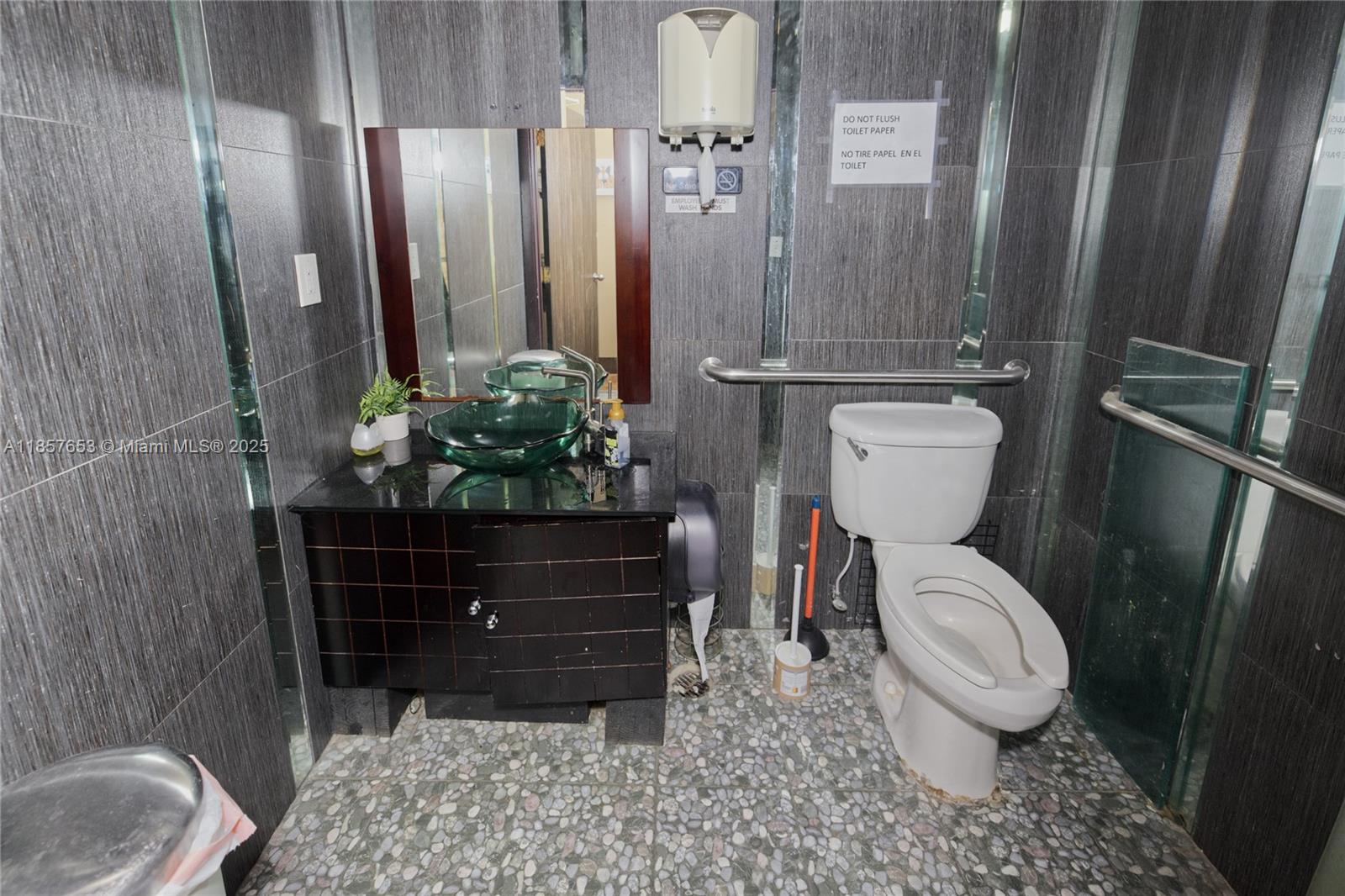 See details / sq. ft. $ 2025-08-12 0 Photo