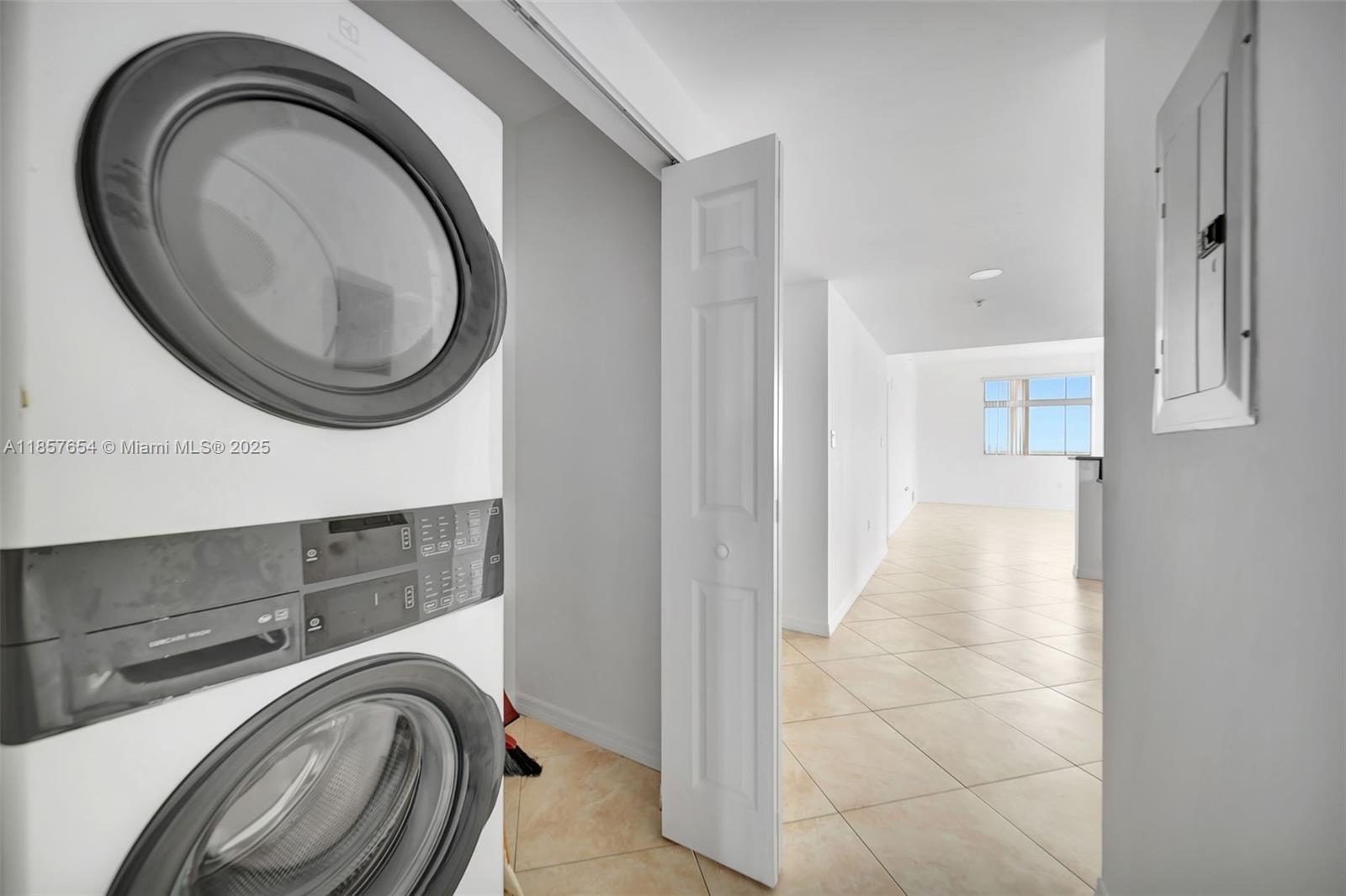 Photo of 140 Dixie Hwy  #1037, Hollywood, Florida, 33020 - 