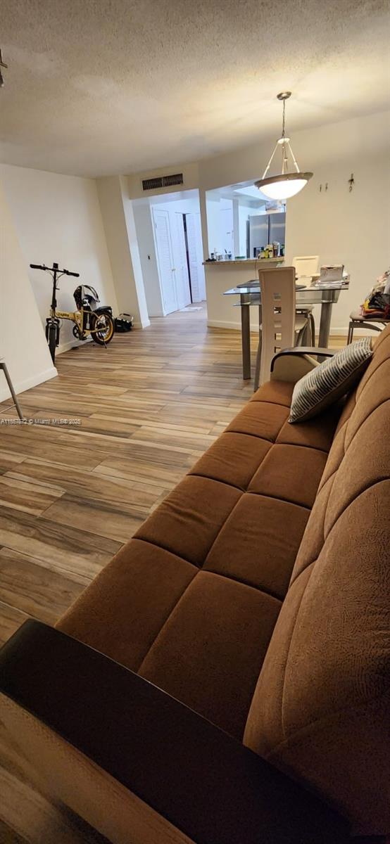 107-2 1 / 1 947 sq. ft. $ 2025-08-12 0 foto