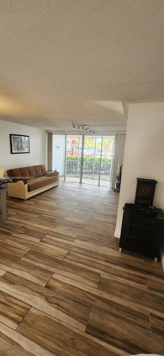 107-2 1 / 1 947 sq. ft. $ 2025-08-12 0 Photo