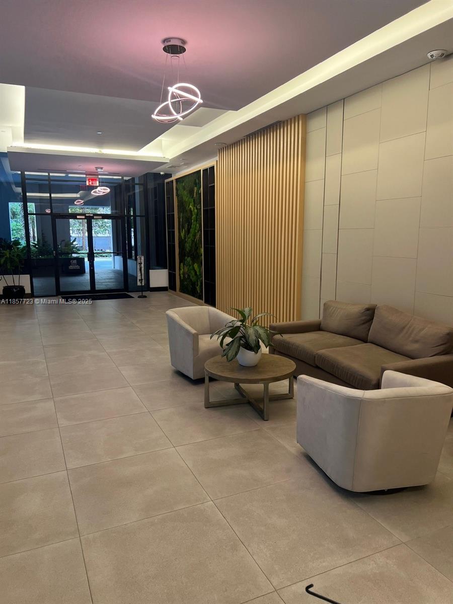 Ver detalles 103 / sq. ft. $ 2025-08-12 0 foto