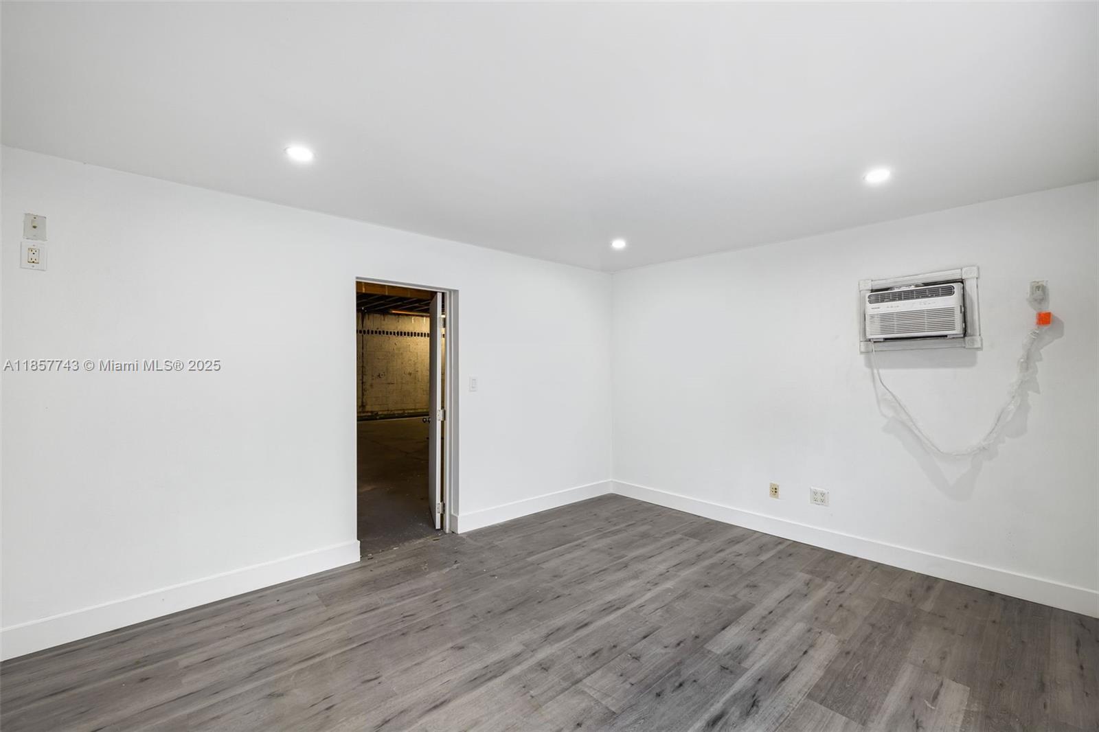   /   sq. ft. $ 2025-08-12 0 Photo