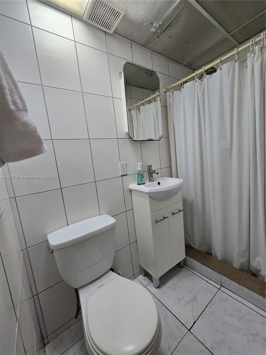   /  2569 sq. ft. $ 2025-08-12 0 Photo