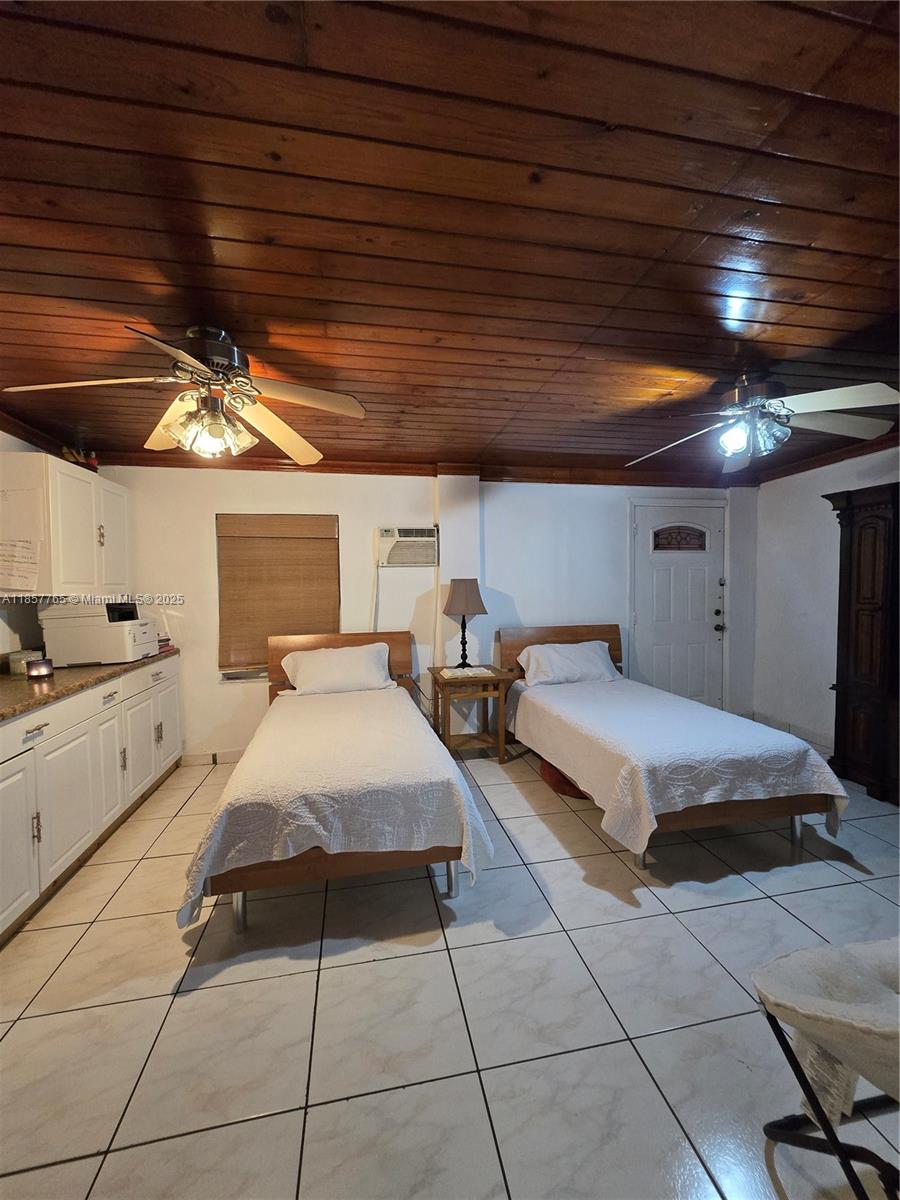   /  2569 sq. ft. $ 2025-08-12 0 Photo