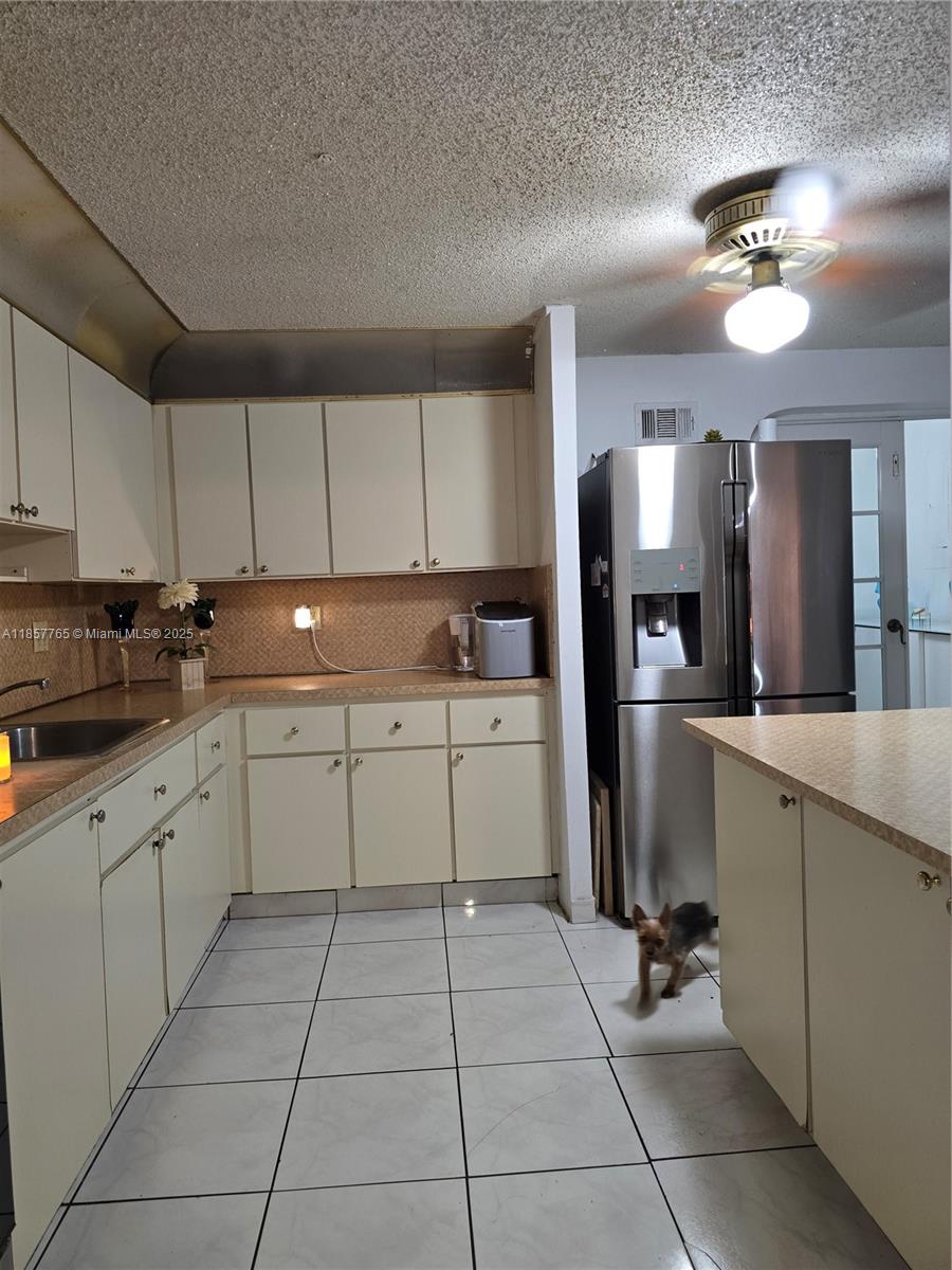   /  2569 sq. ft. $ 2025-08-12 0 Photo