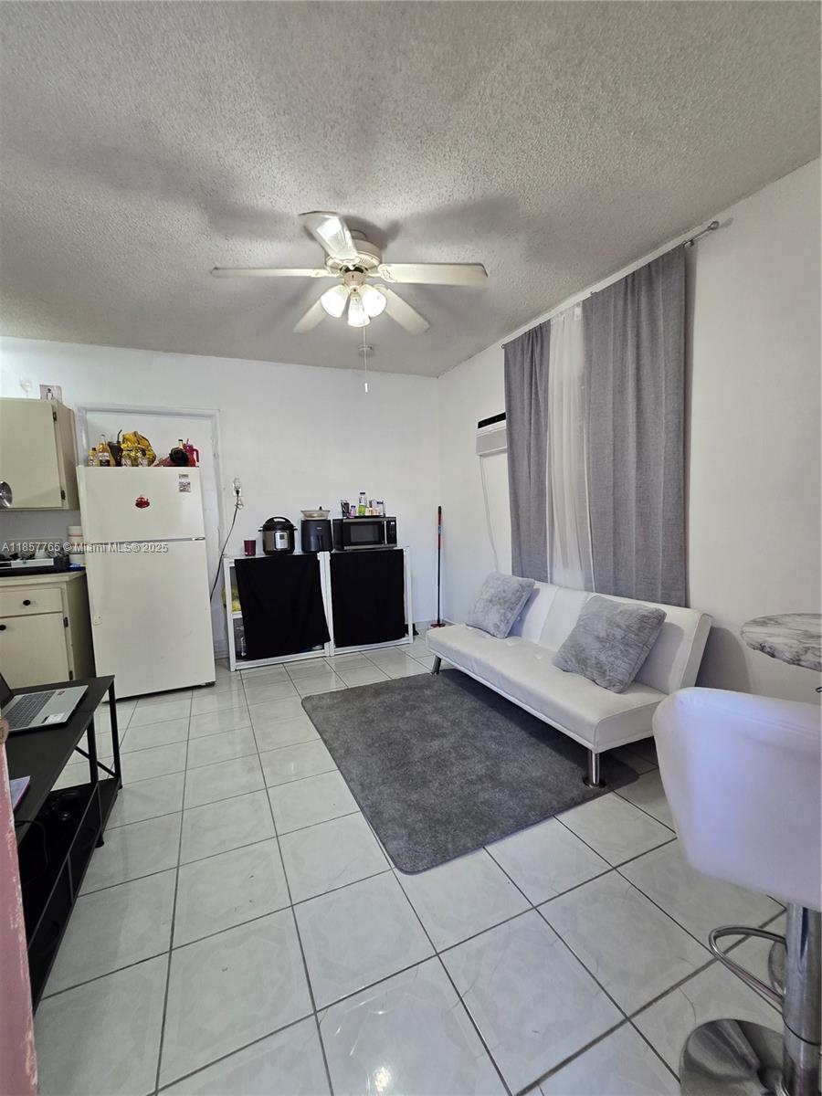   /  2569 sq. ft. $ 2025-08-12 0 Photo