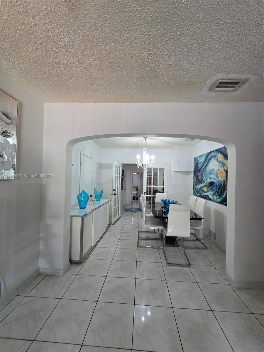  /  2569 sq. ft. $ 2025-08-12 0 Photo