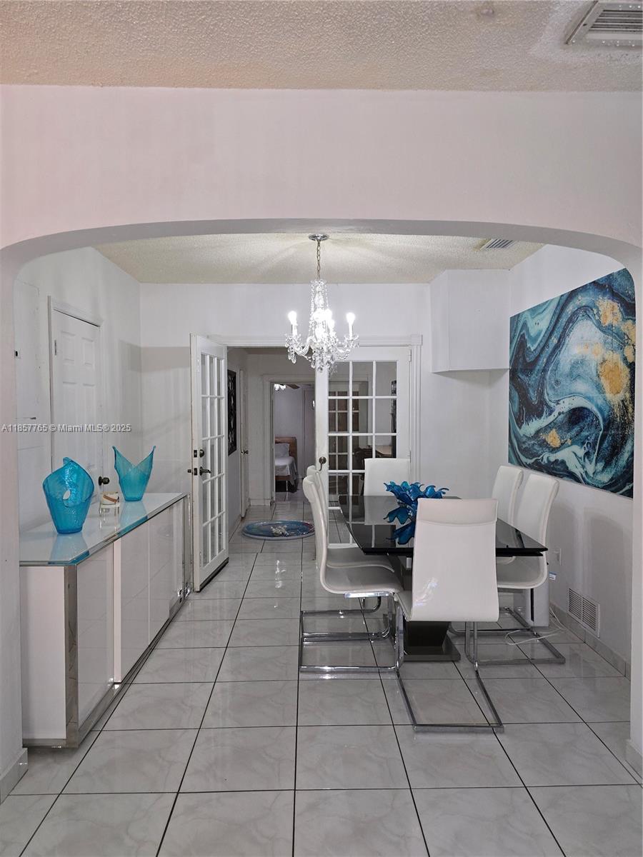   /  2569 sq. ft. $ 2025-08-12 0 Photo