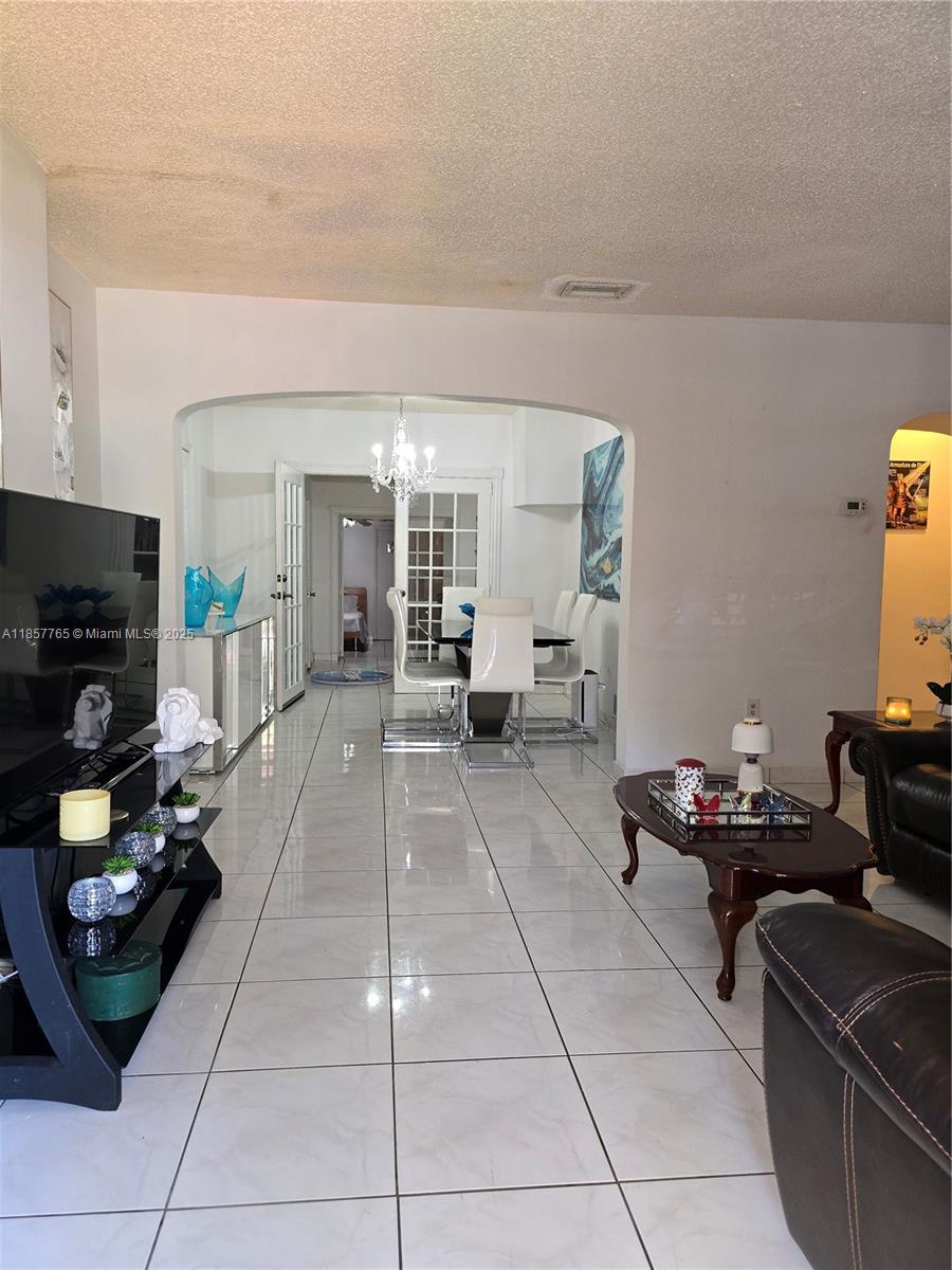   /  2569 sq. ft. $ 2025-08-12 0 Photo