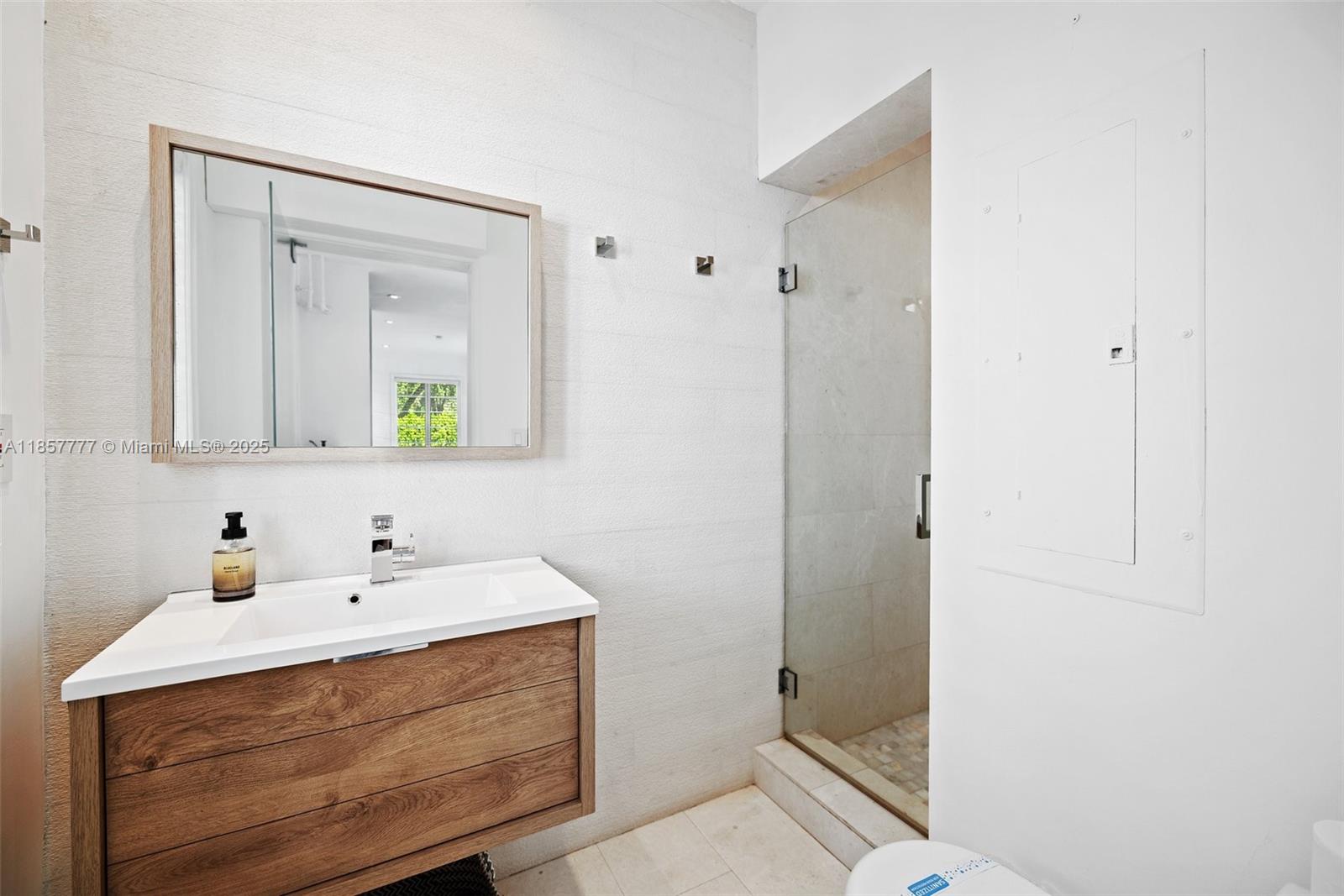   /  3128 sq. ft. $ 2025-08-12 0 Photo