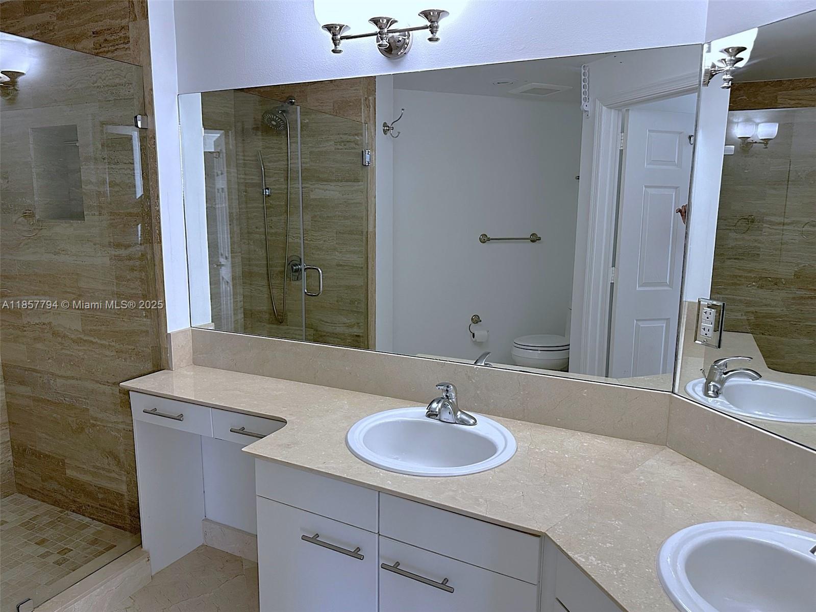 Photo of 2080 Ocean Dr #MPH12, Hallandale Beach, Florida, 33009 - Double sinks