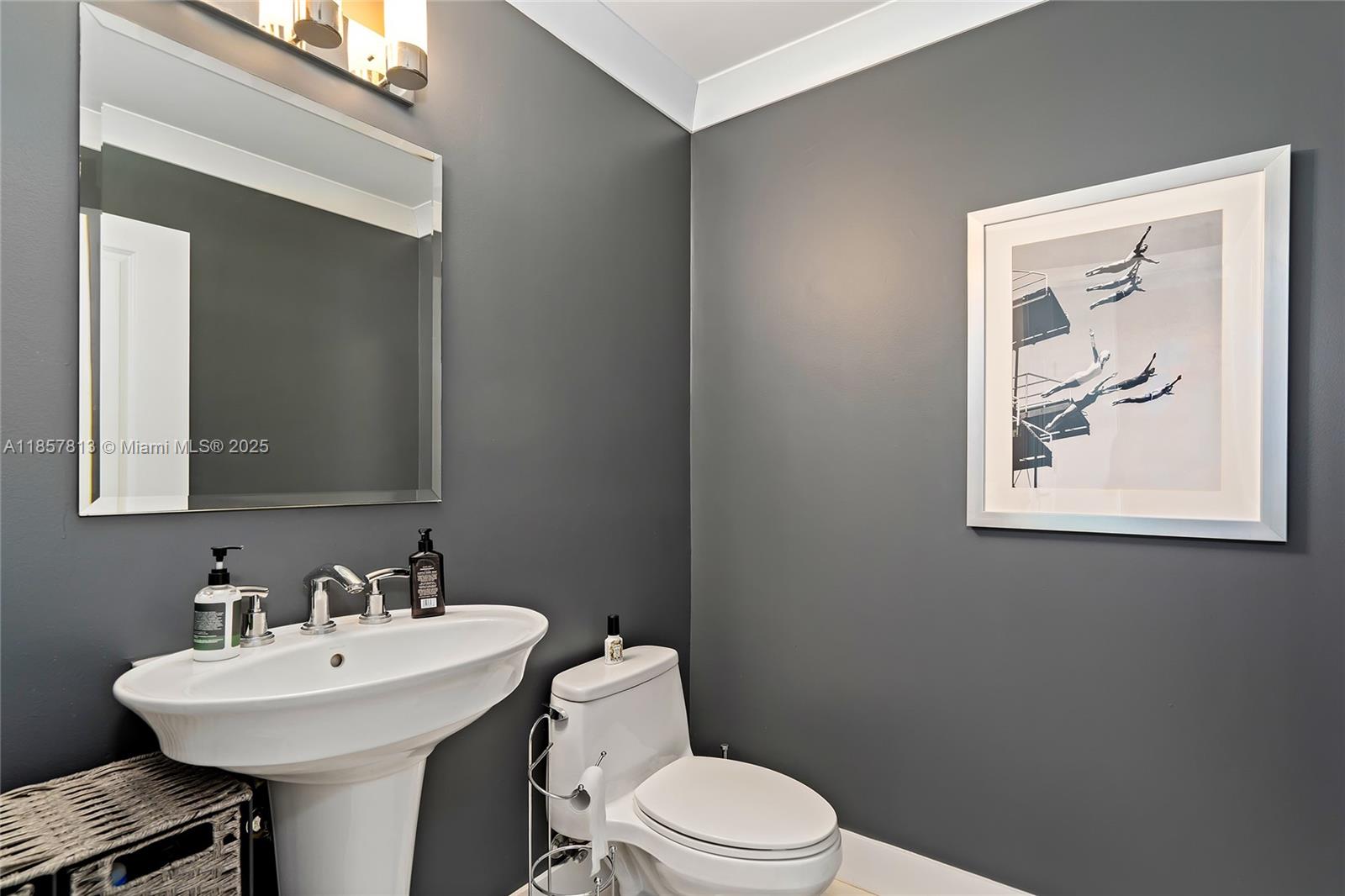 Photo of 1945 Ocean Dr  #1711, Hallandale Beach, Florida, 33009 - 