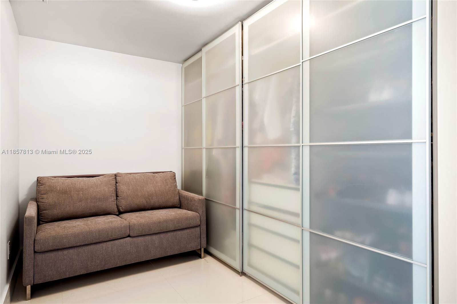 Photo of 1945 Ocean Dr  #1711, Hallandale Beach, Florida, 33009 - 