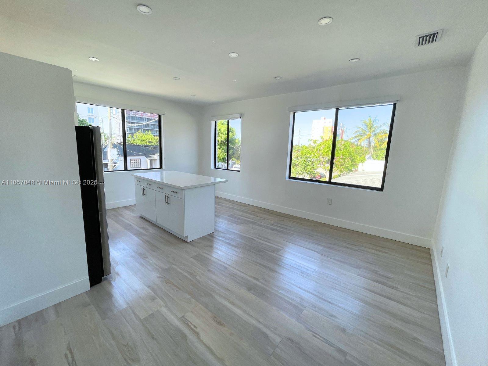   /  3386 sq. ft. $ 2025-08-13 0 Photo