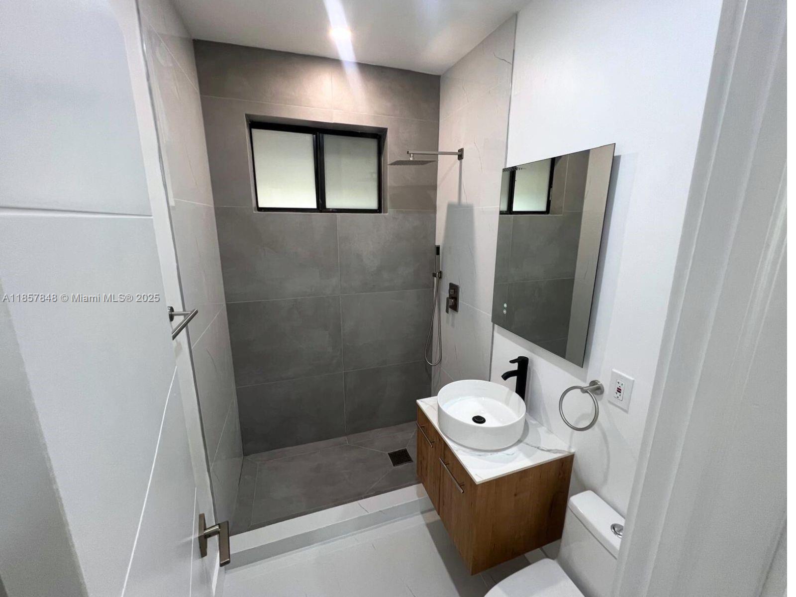   /  3386 sq. ft. $ 2025-08-13 0 Photo