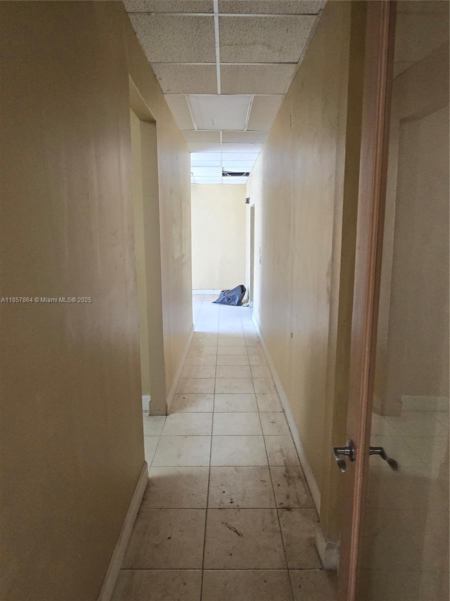   /   кв.футов $ 2025-08-13 0 Фото