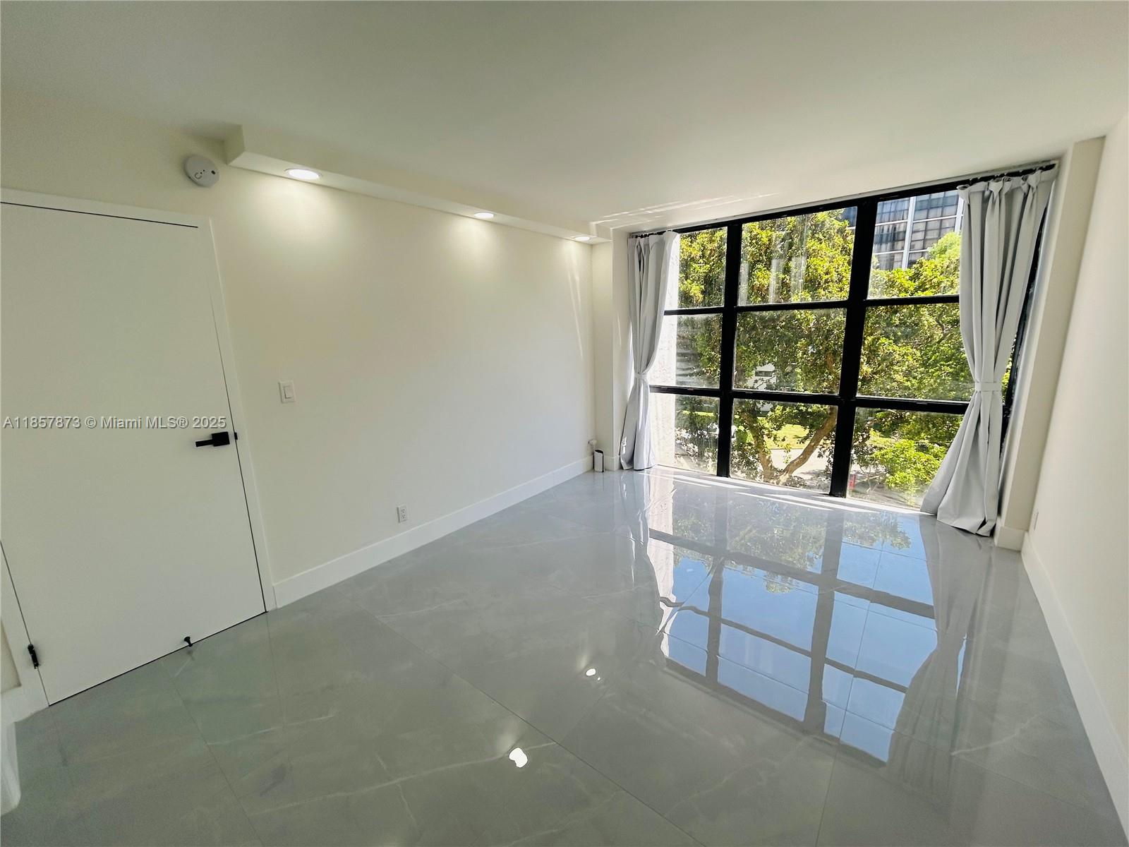 Photo of 17021 Bay Rd  #427-4, Sunny Isles Beach, Florida, 33160 - 