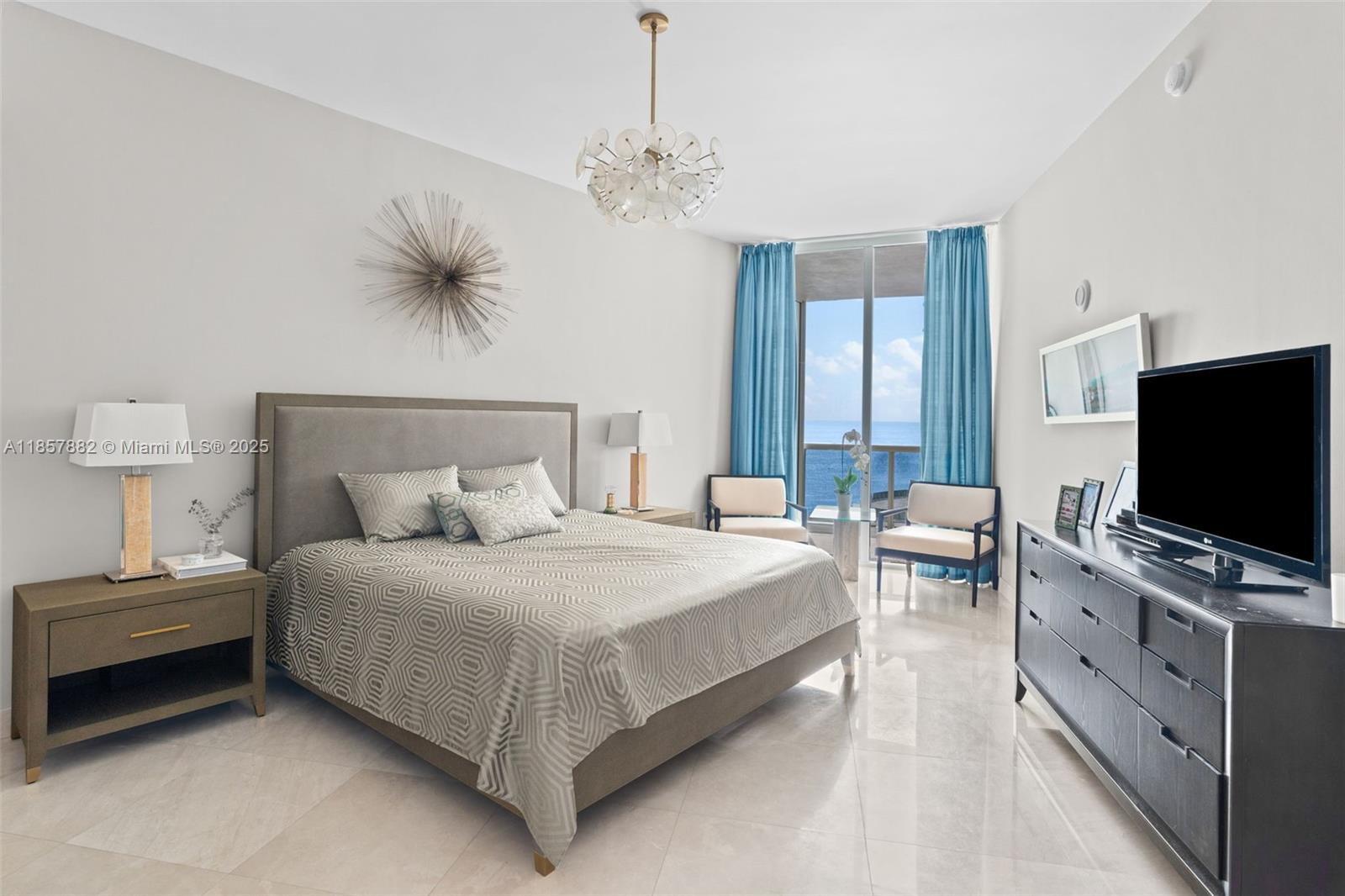 907 3 / 3 2106 sq. ft. $ 2025-08-13 0 foto