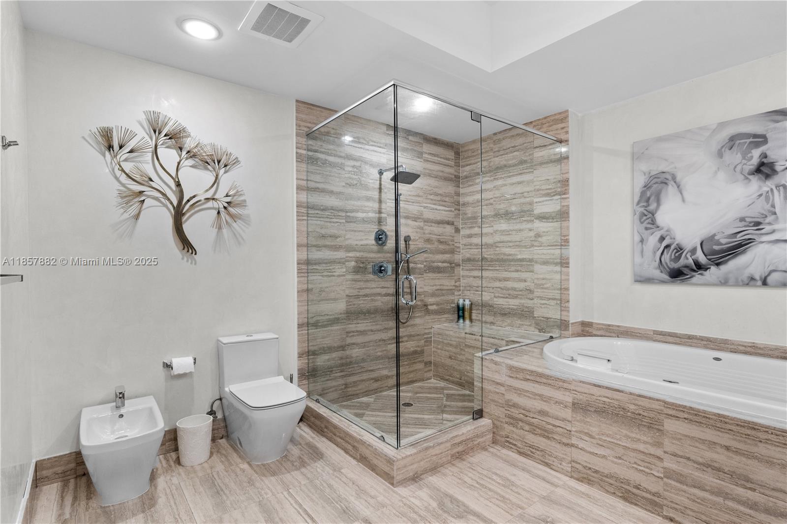 907 3 / 3 2106 sq. ft. $ 2025-08-13 0 foto