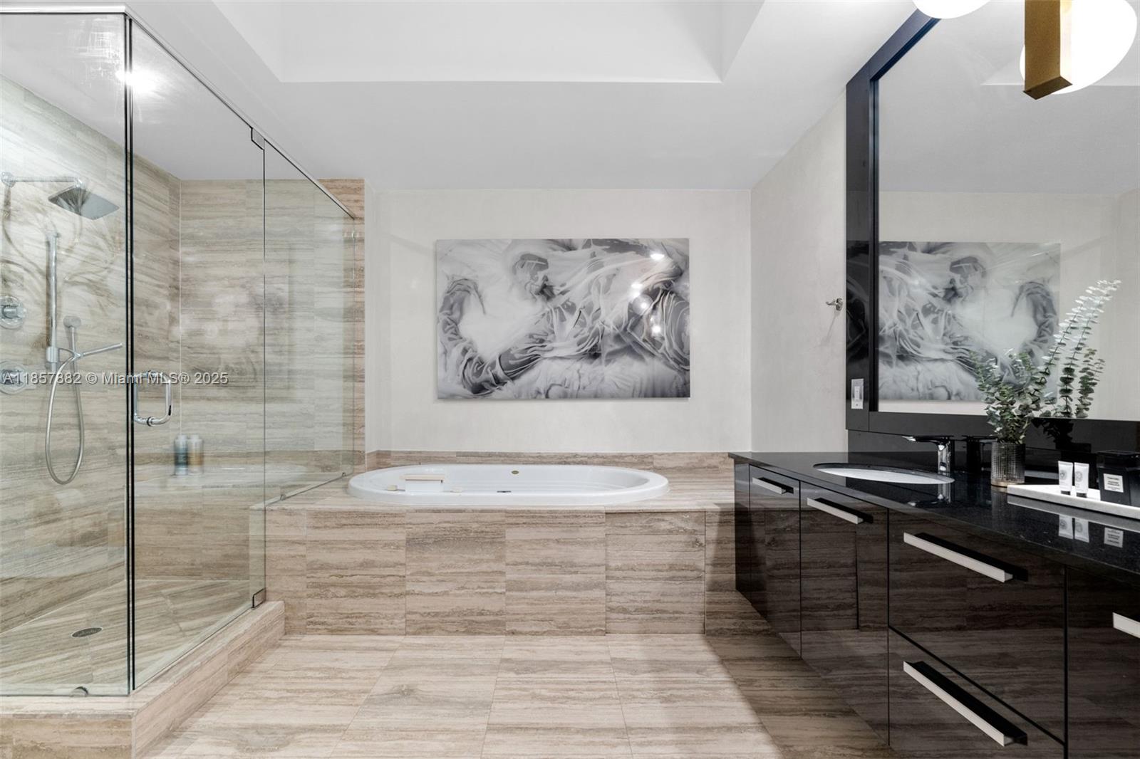 907 3 / 3 2106 sq. ft. $ 2025-08-13 0 foto