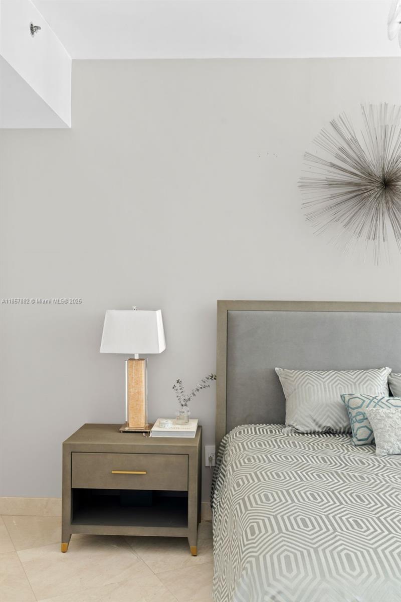 907 3 / 3 2106 sq. ft. $ 2025-08-13 0 foto