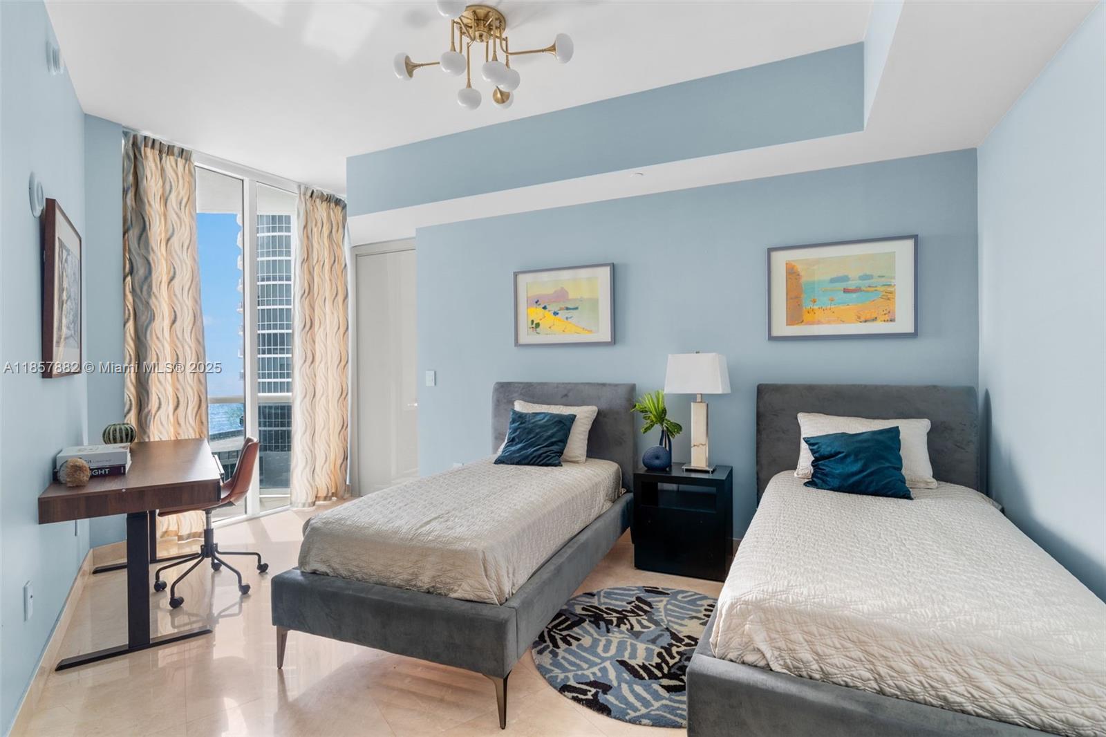 907 3 / 3 2106 sq. ft. $ 2025-08-13 0 foto