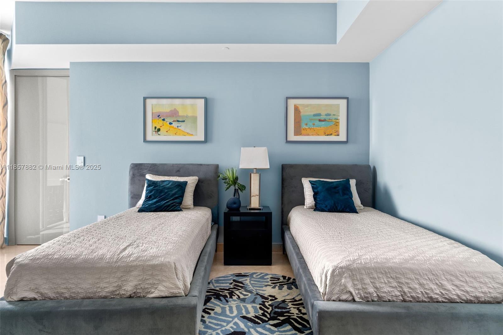 907 3 / 3 2106 sq. ft. $ 2025-08-13 0 foto