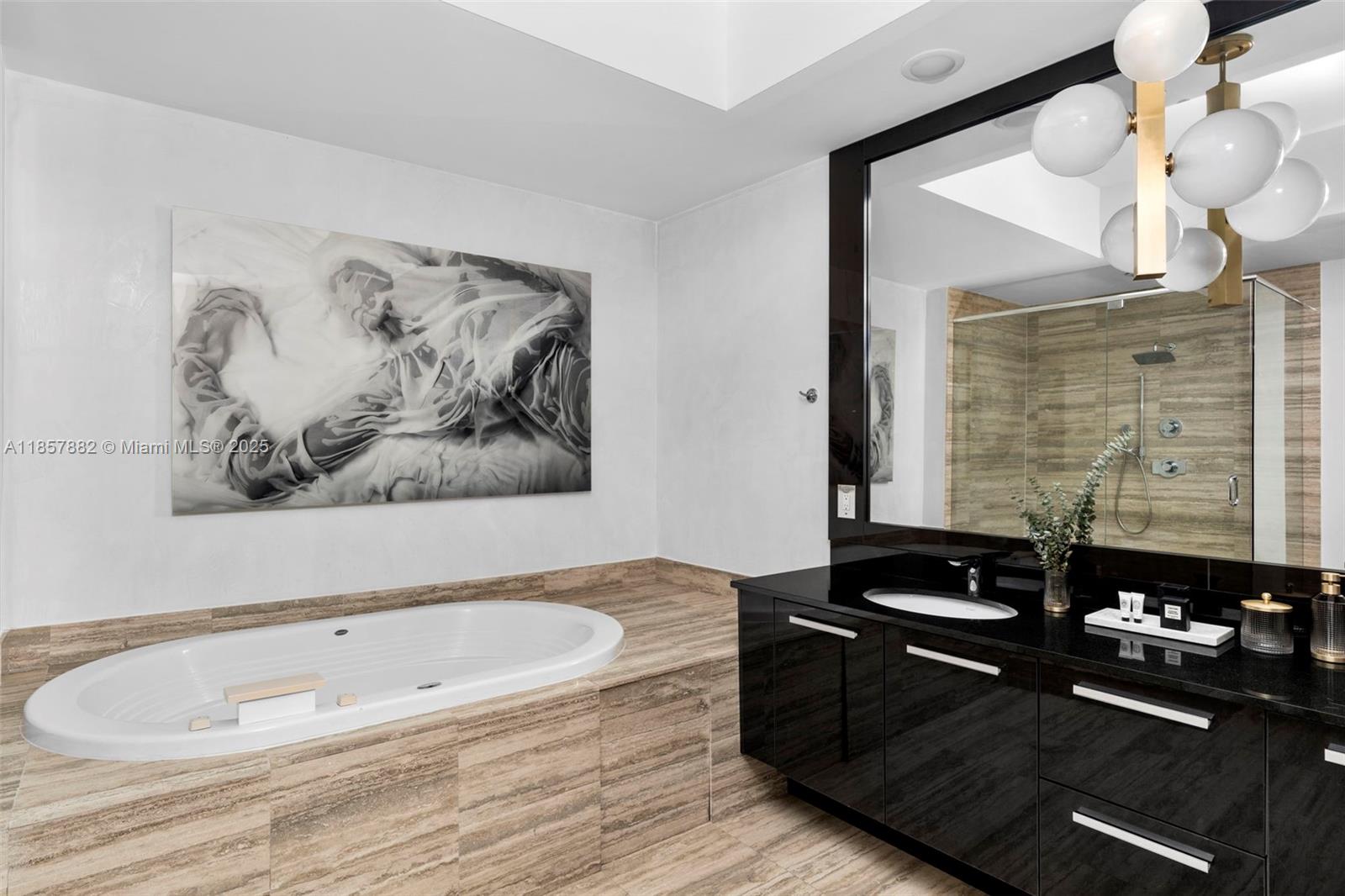 907 3 / 3 2106 sq. ft. $ 2025-08-13 0 foto