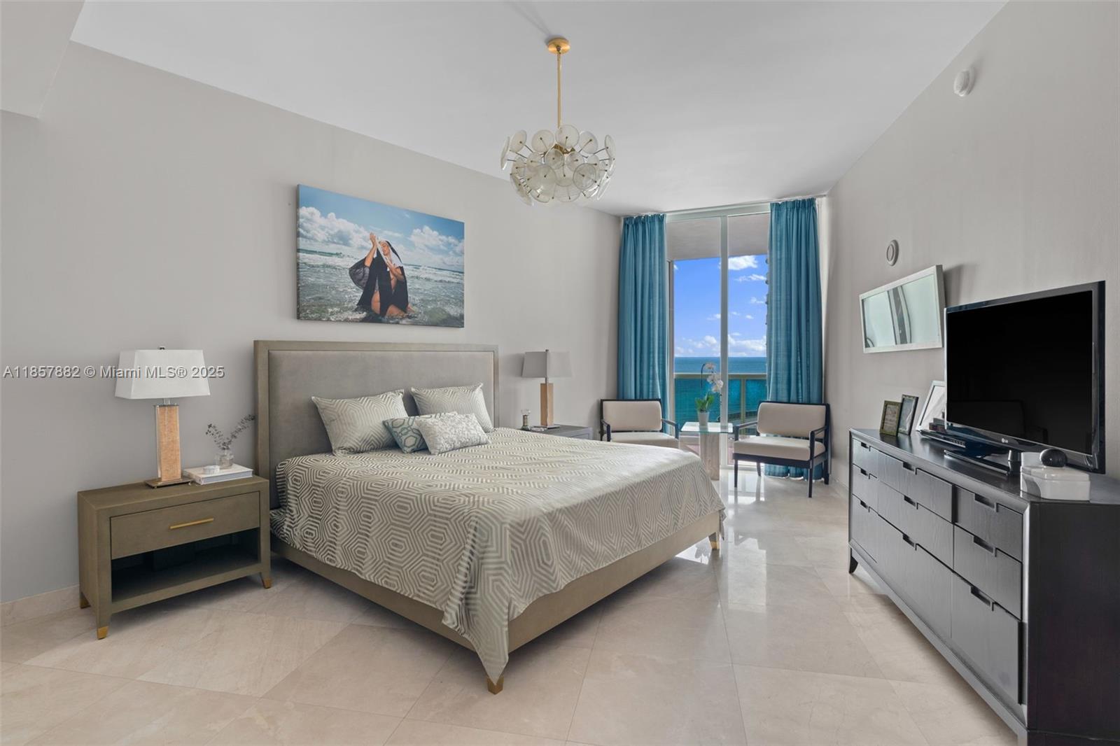 907 3 / 3 2106 sq. ft. $ 2025-08-13 0 foto