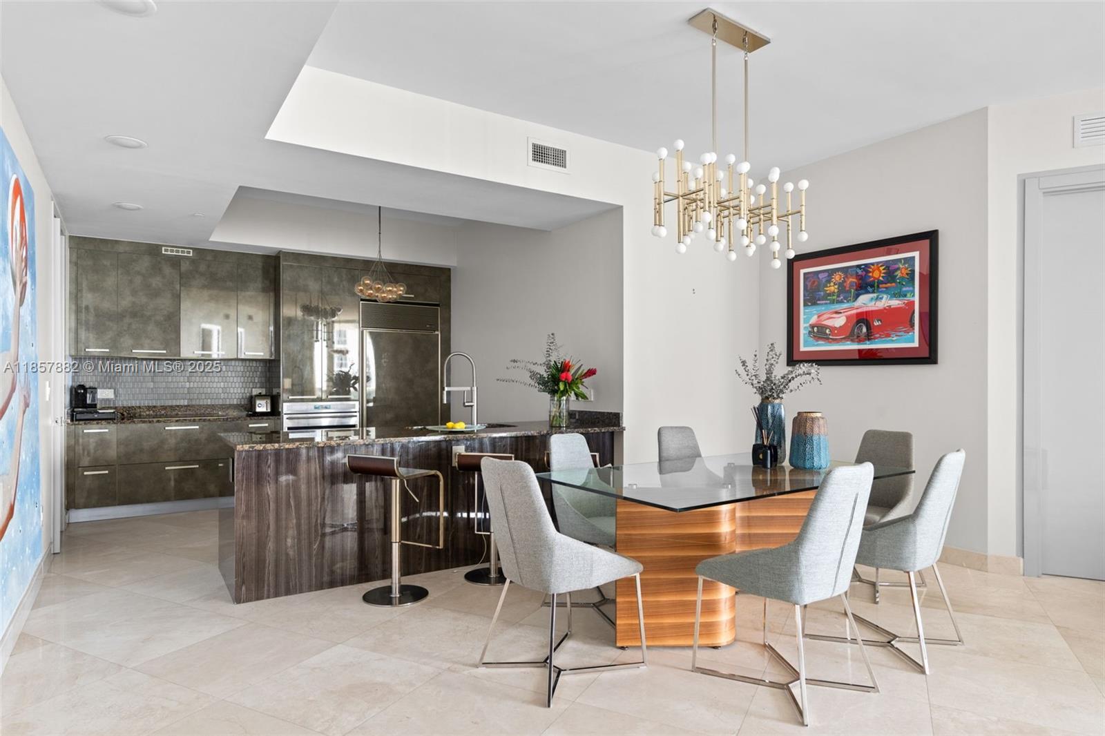 907 3 / 3 2106 sq. ft. $ 2025-08-13 0 foto