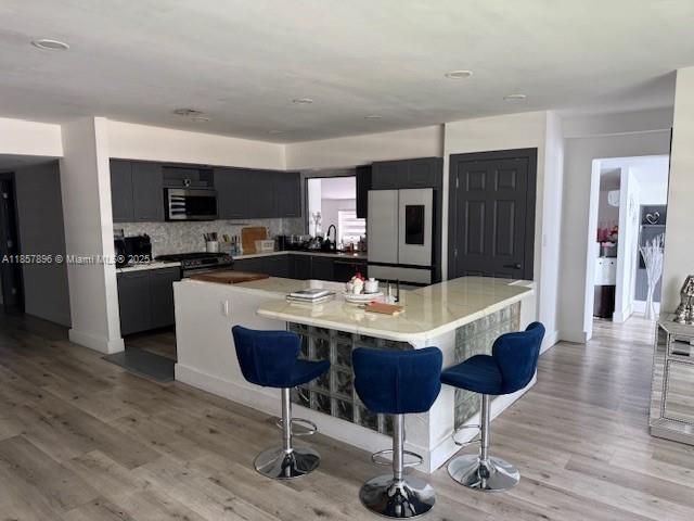 8950 4 / 2 2490 sq. ft. $ 2025-11-06 0 Photo