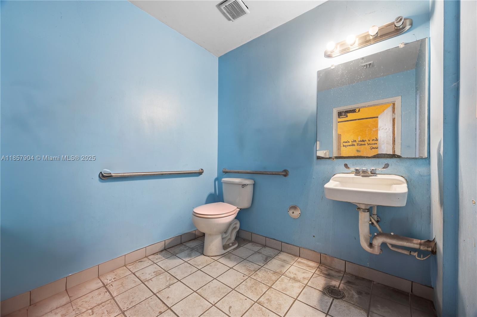 14  /   sq. ft. $ 2025-08-13 0 Photo