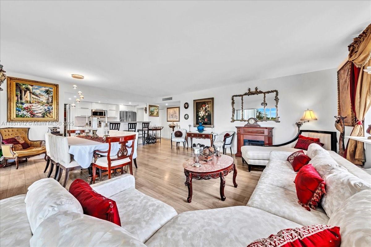 411 2 / 2 1372 sq. ft. $ 2025-08-25 0 Photo