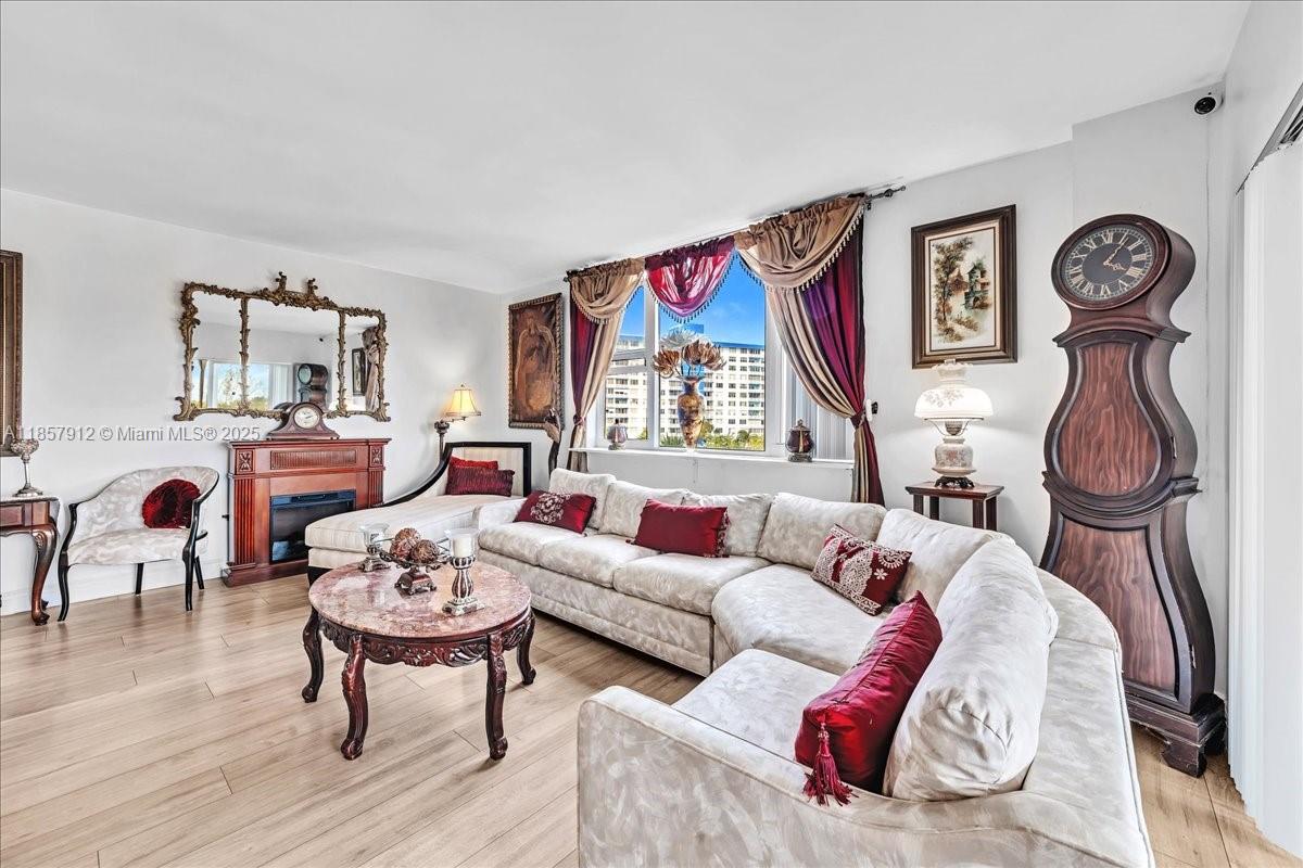 411 2 / 2 1372 sq. ft. $ 2025-08-25 0 Photo