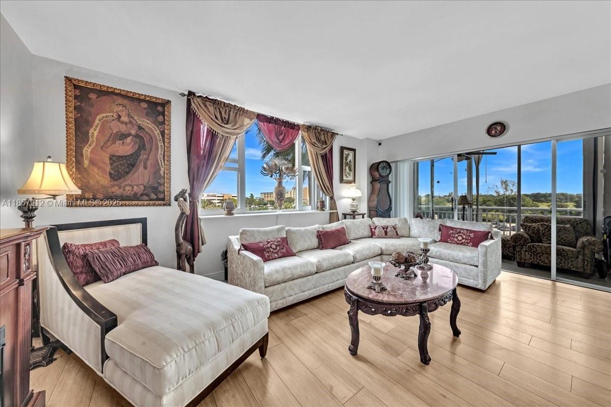 411 2 / 2 1372 sq. ft. $ 2025-08-25 0 Photo