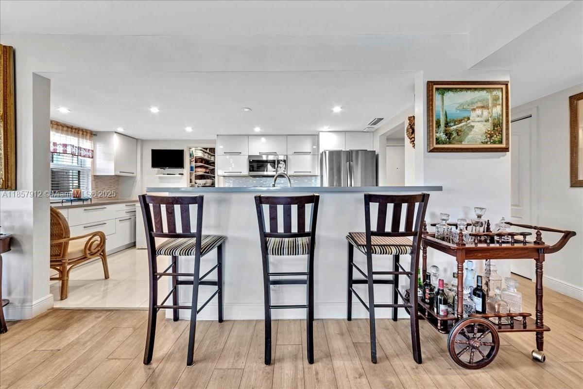 411 2 / 2 1372 sq. ft. $ 2025-08-25 0 Photo