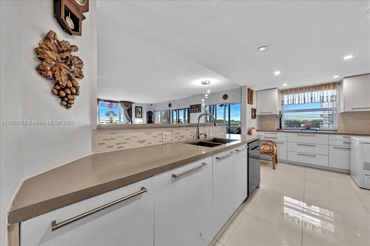 411 2 / 2 1372 sq. ft. $ 2025-08-25 0 Photo