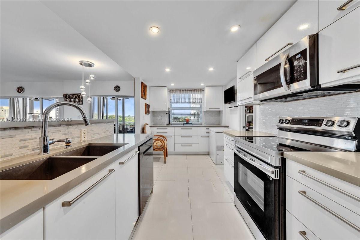 411 2 / 2 1372 sq. ft. $ 2025-08-25 0 Photo