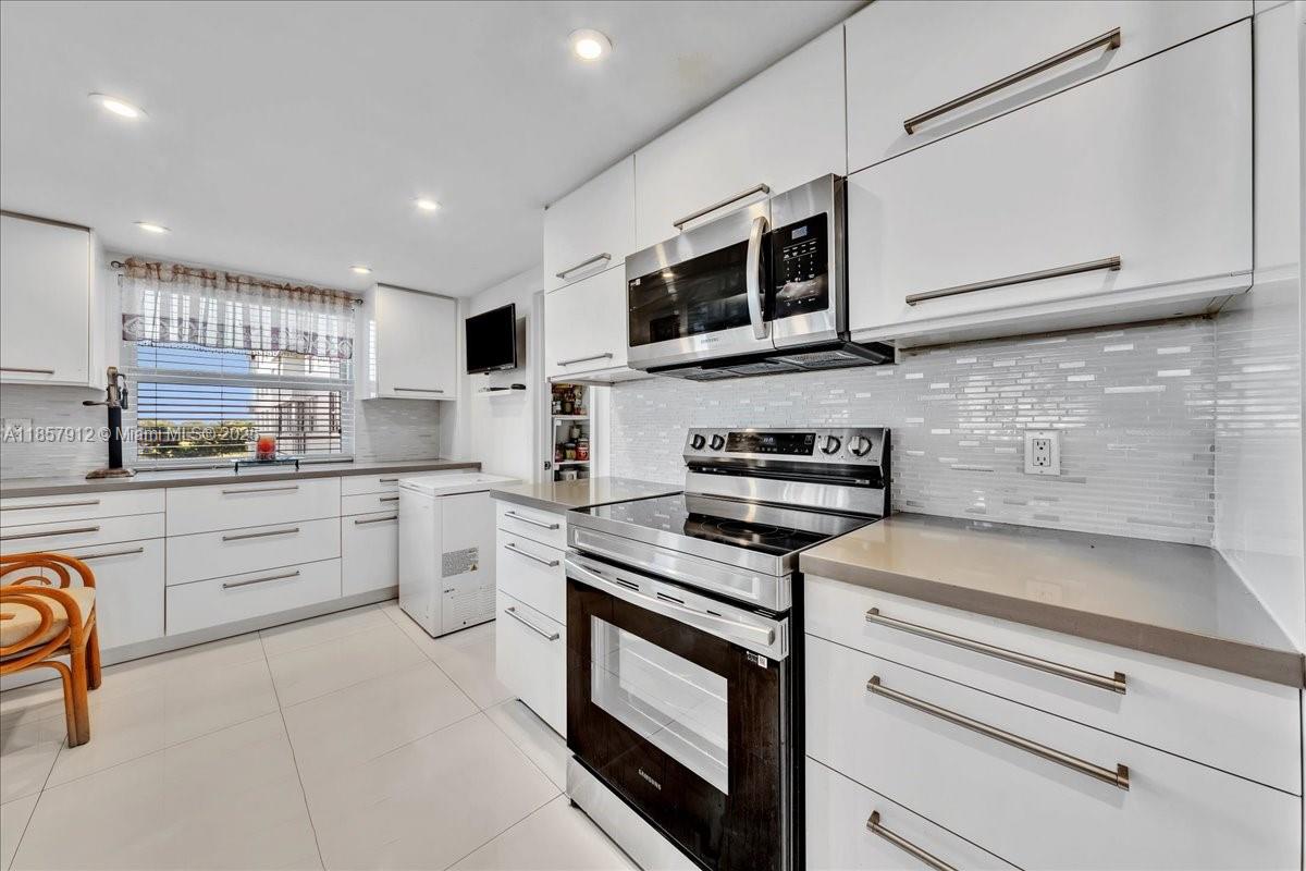 411 2 / 2 1372 sq. ft. $ 2025-08-25 0 Photo