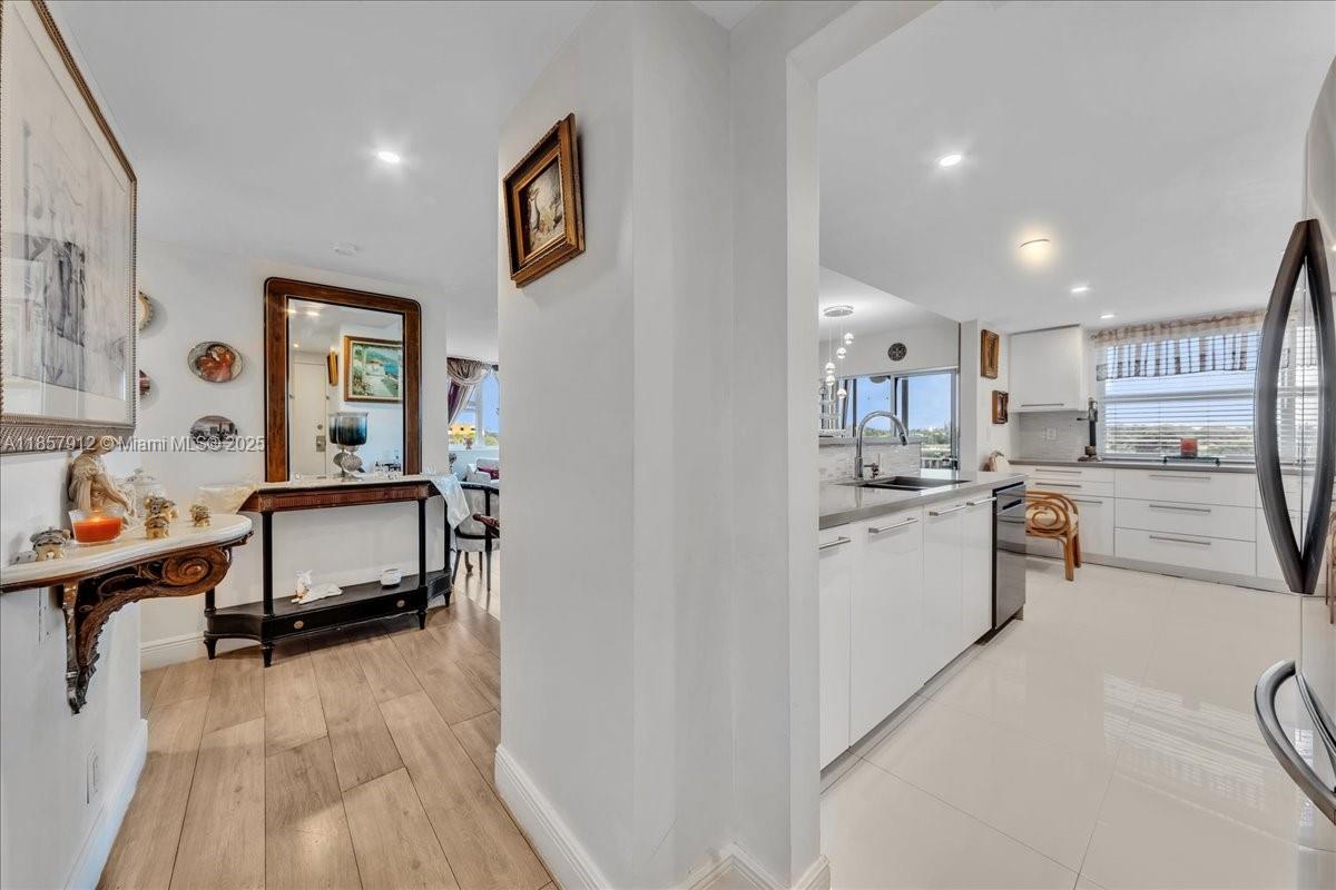 411 2 / 2 1372 sq. ft. $ 2025-08-25 0 Photo