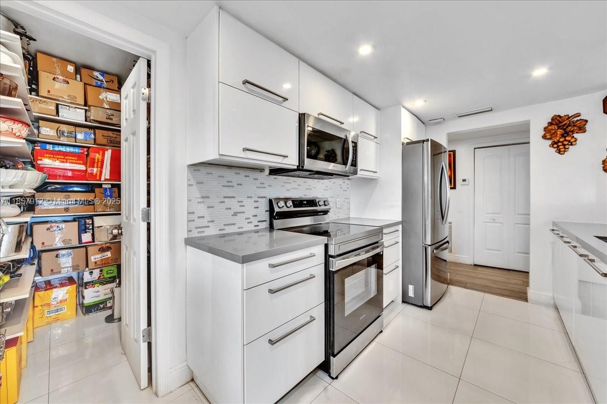411 2 / 2 1372 sq. ft. $ 2025-08-25 0 Photo