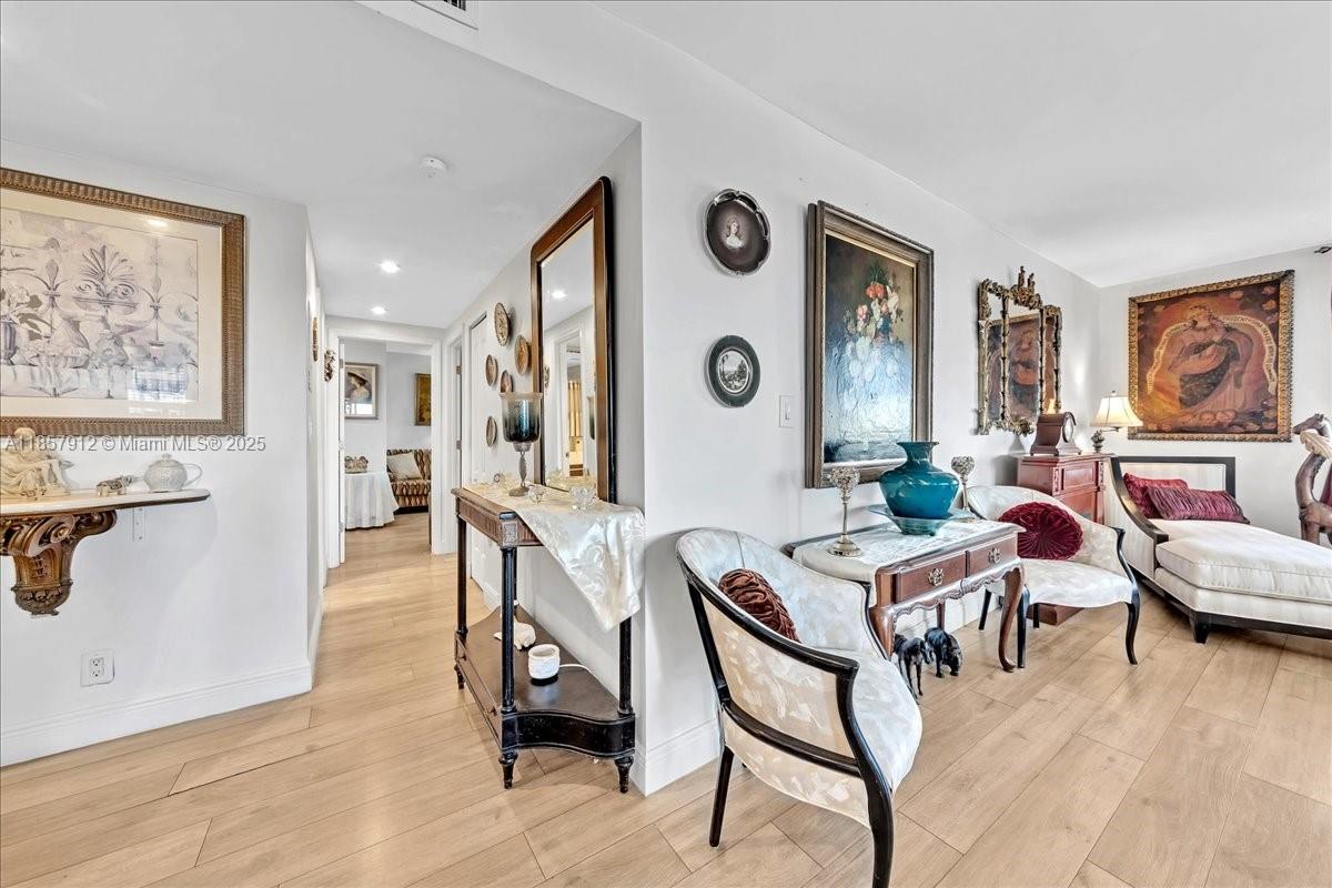 411 2 / 2 1372 sq. ft. $ 2025-08-25 0 Photo